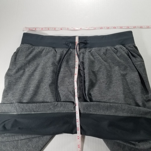 Lululemon THE Short Size Large L 11" Inseam Gray Abstract Geometric Mens - Picture 5 of 7